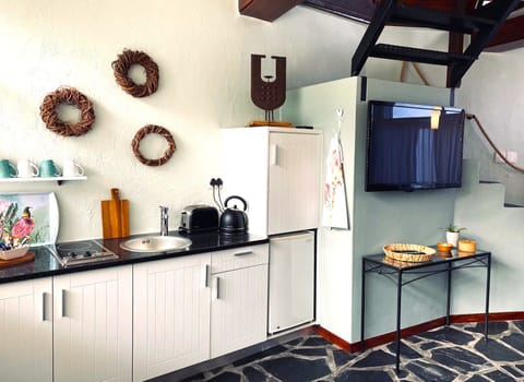 Suite (Africa) | Private kitchen | Fridge, microwave, coffee/tea maker, electric kettle