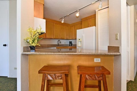 Kitchen counter bar stools perfect for quick breakfast
