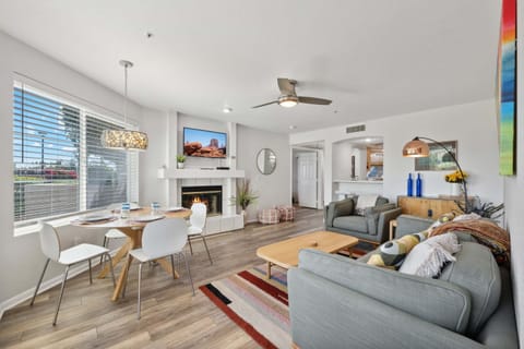 Welcome to Regency At Old Town! Mid Centry styling at its best!