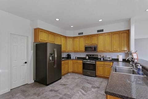 Large kitchen with eat in bar