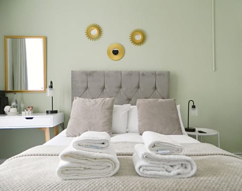 Double Room | Iron/ironing board, free WiFi, bed sheets