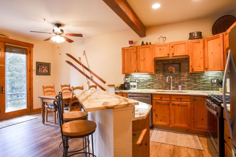Newly updated kitchen features granite counters & backsplash & new appliances.