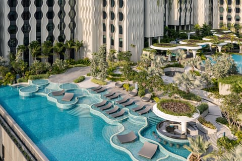 4 outdoor pools, open 8:00 AM to 8:00 PM, sun loungers