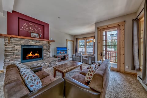 Townhome, 3 Bedrooms | Living room | Flat-screen TV