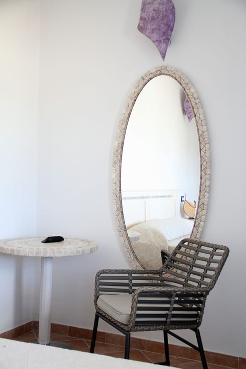 Minibar, desk, blackout drapes, WiFi