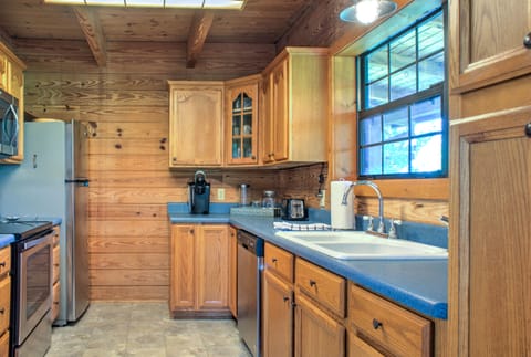 Main Level - Fully Equipped Kitchen