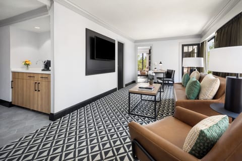 Suite (The Arcadian) | Cribs (free), WiFi (free), individually furnished, bed sheets