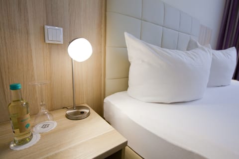 Double Room, 1 Queen Bed, Non Smoking | Room amenity