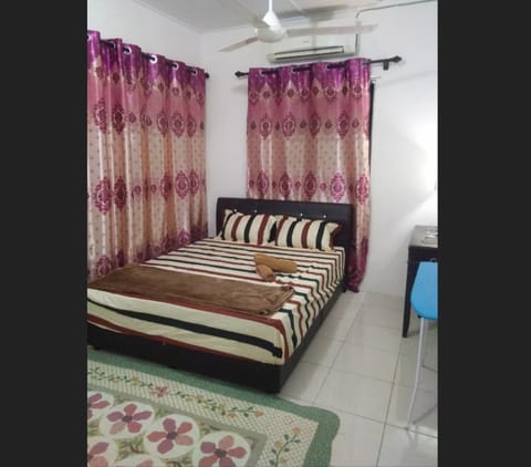 Comfort House | 3 bedrooms, desk, blackout drapes, soundproofing