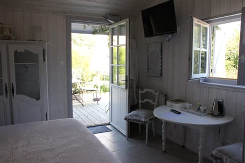 Double Room (Chalet de Marie) | Desk, blackout drapes, soundproofing, free WiFi