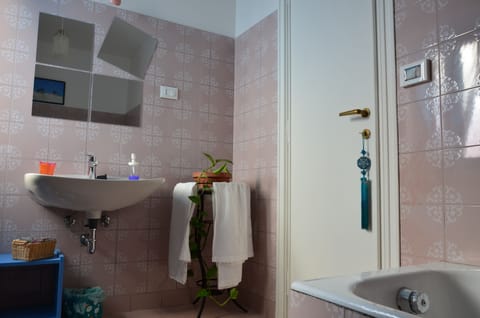 Quadruple Room, Shared Bathroom | Bathroom | Bathtub, free toiletries, hair dryer, bidet
