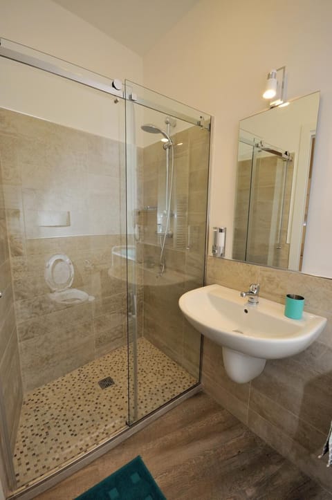 Shower, free toiletries, hair dryer, bathrobes