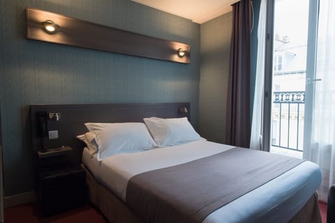 Junior Suite (3 people) | Minibar, in-room safe, desk, soundproofing