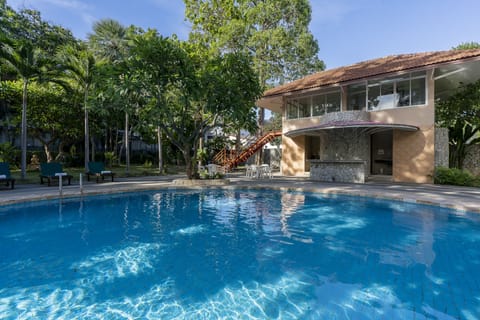 Outdoor pool, pool umbrellas