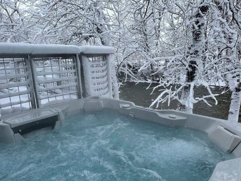 Creekside Hot Tub