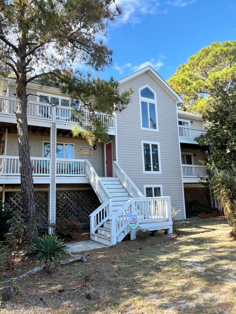 Front entry to Never Monday Villa - 5 bedroom, 4 1/2 bath beach home!