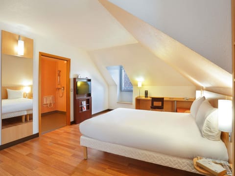 Standard Room, Multiple Beds | In-room safe, desk, soundproofing, iron/ironing board