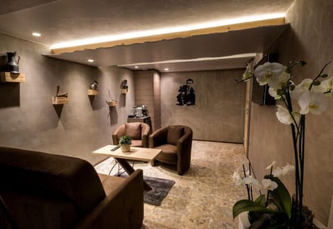 Suite, 1 King Bed, Non Smoking, Garden View | Living area | TV