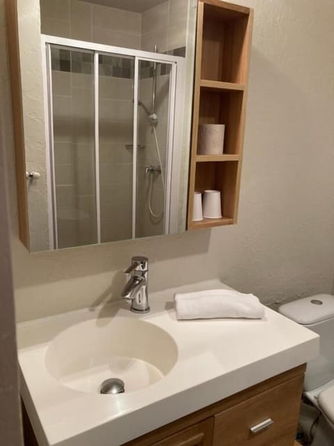 Standard Double or Twin Room, 2 Twin Beds, Non Smoking | Blackout drapes, free cribs/infant beds, bed sheets