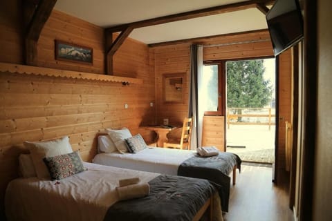 Standard Double or Twin Room, 2 Twin Beds, Non Smoking | Blackout drapes, free cribs/infant beds, bed sheets