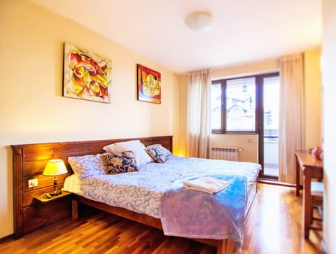 apt 7 king sized bed