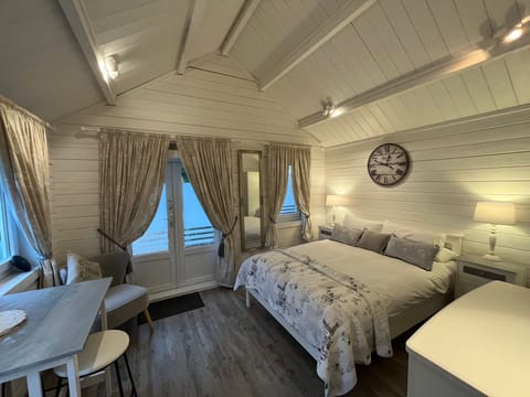 Garden Lodge | Individually decorated, individually furnished, iron/ironing board