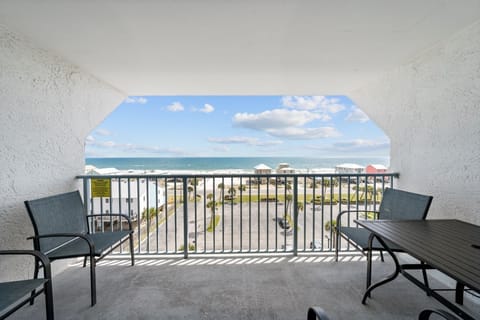 6 GS Surf + Racquet 715A Balcony