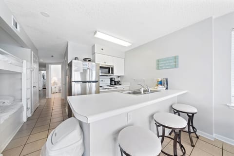 8 Tradewinds 901 Kitchen