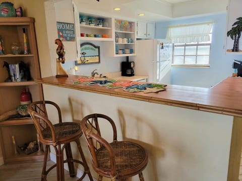 Kitchen Counter w/Barstools