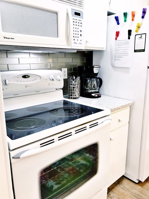 Full size appliances; coffee pot, microwave, stove & fridge/freezer w/ ice make