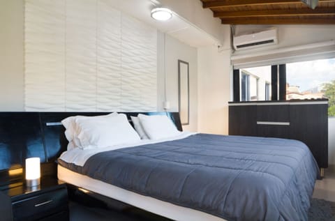 Business Studio Suite, 1 King Bed, Hot Tub, Mountain View | In-room safe, individually furnished, desk, iron/ironing board