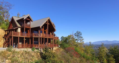 Screamin' Eagle Lodge - high above Pigeon Forge