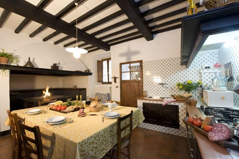 Building, Property, Room, Interior Design, Furniture, House, Real Estate, Living Room, Ceiling, Loft