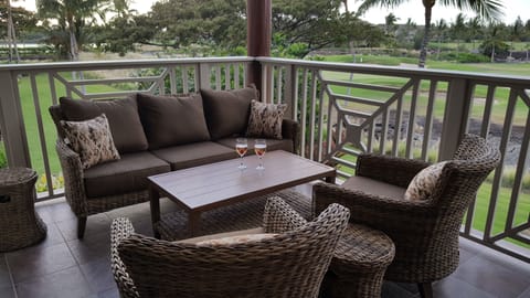 Relaxing lanai overlooking the Waikoloa Beach Course fairway