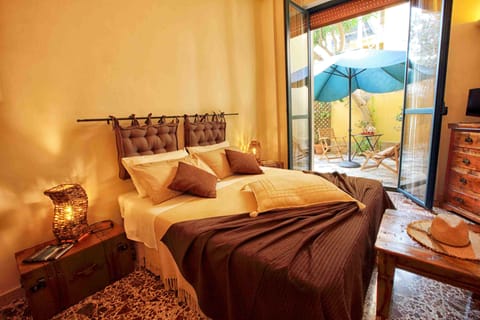 Deluxe Double Room (Itaca) | Desk, iron/ironing board, cribs/infant beds, rollaway beds