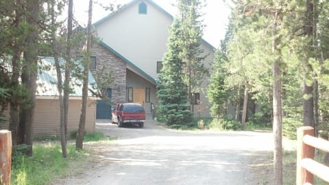 Welcoming view of Jefferson View Lodge