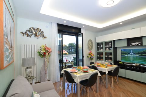 Deluxe Apartment, 2 Bedrooms, 2 Bathrooms | Living area | Smart TV, Netflix