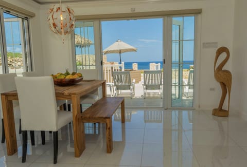 Family Townhome, 2 Bedrooms, Kitchen, Ocean View | In-room dining
