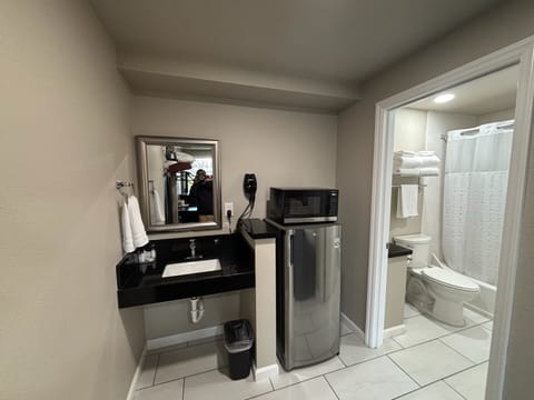 Standard Room, 2 Queen Beds | Bathroom | Combined shower/tub, towels