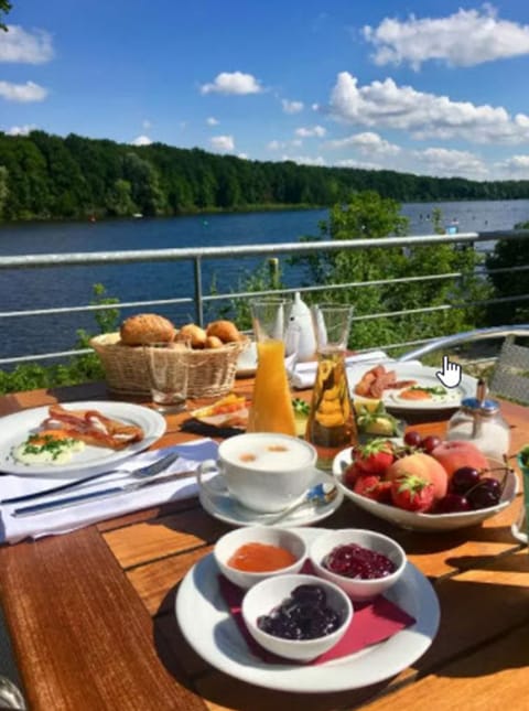 Daily buffet breakfast for a fee