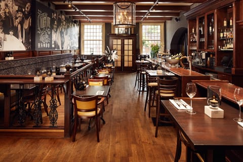 2 restaurants; breakfast, lunch, and dinner served