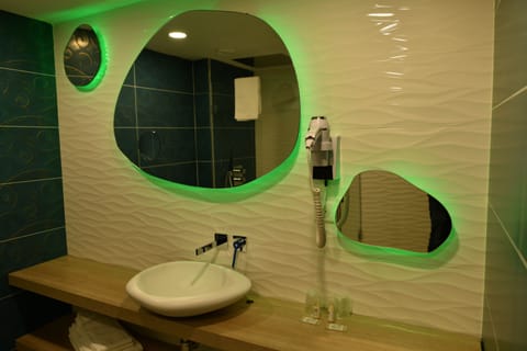 Family Room, 1 Bedroom | Desk, soundproofing, iron/ironing board, free WiFi