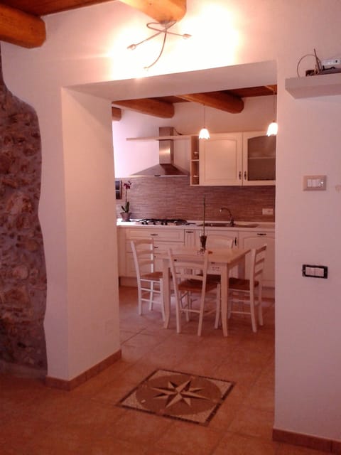 Daily cooked-to-order breakfast (EUR 2 per person)