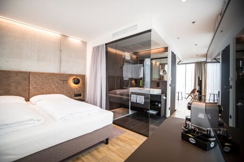 1 bedroom, hypo-allergenic bedding, minibar, in-room safe