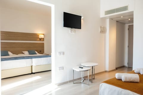 Family Room | Living area | Flat-screen TV