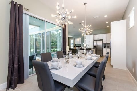 Villa, 5 Bedrooms | Dining