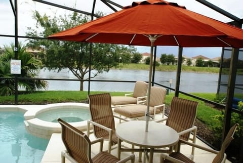 Lakeside Villa - by the side of a lake in prestigious Glenbrook Resort 