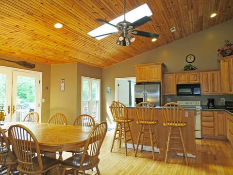 dining area / kitchen