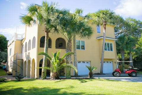 Unleashed; Mediterranean style Beach Villa-just steps from the Beach. 