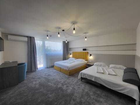 Superior Room | Minibar, desk, blackout drapes, soundproofing